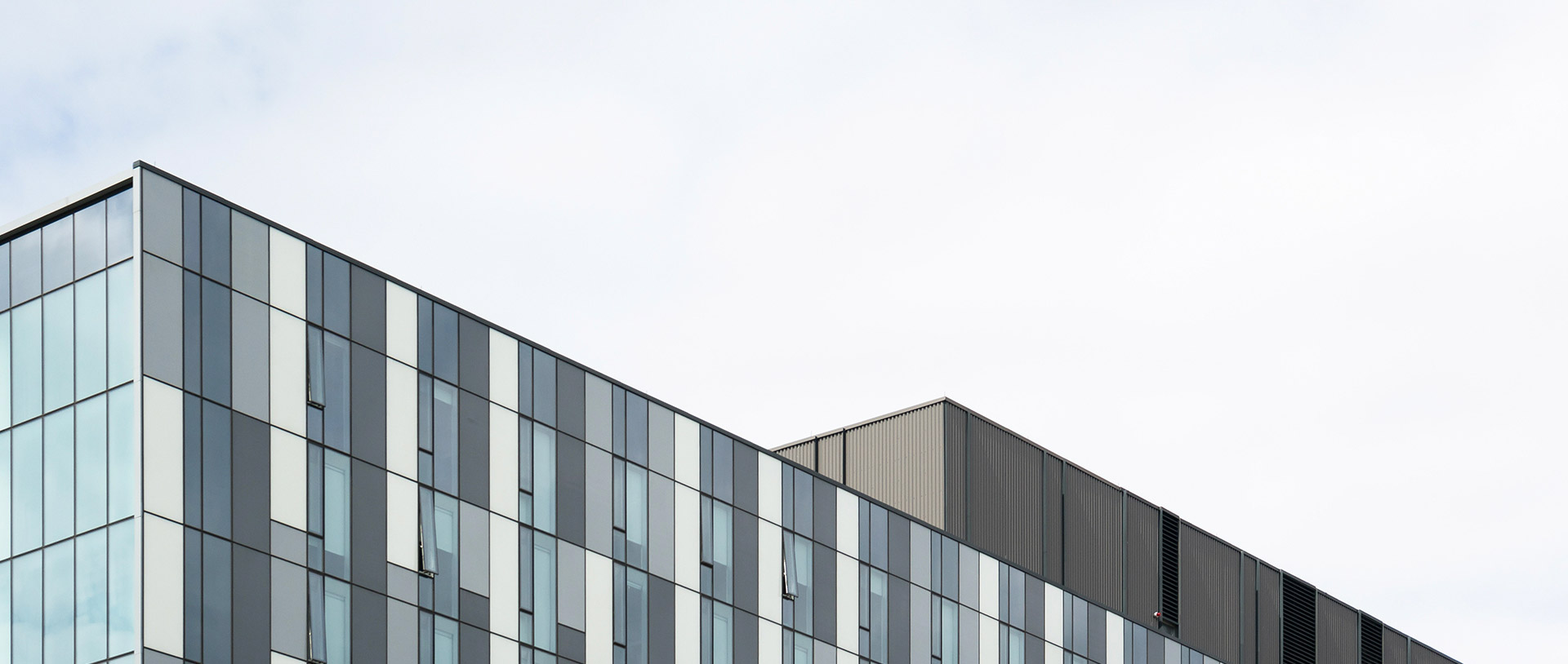 ƾ�ݷ��糡�ݵ���ƺ�ʹ����Ҫ��304am���������ڲ�Ʒ��������Խ���ý����������������ְ���Ժͺ��������ػ��ĳɱ�Ϊ˼���ɷ���ͨ����ѡ�ø�������ױ������ƾ�ʹ����Ȼ����������������ˮ���©��ʱ��ά���������ˬ����ζ��